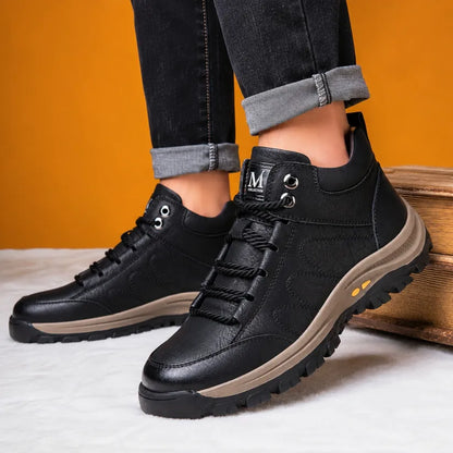 🔥Dnes zľava 50 % – nenechajte si to ujsť! ⏰Ergonomicky navrhnutá ortopedická obuv – ručne šitá koža, konštrukcia na podporu klenby 👞 ľahko zmierňuje bolesť chodidiel.